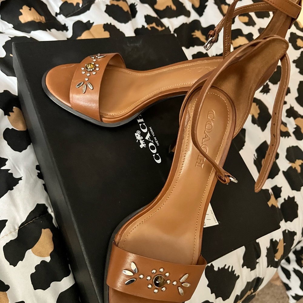 Really vintage cute coach sandals with heel